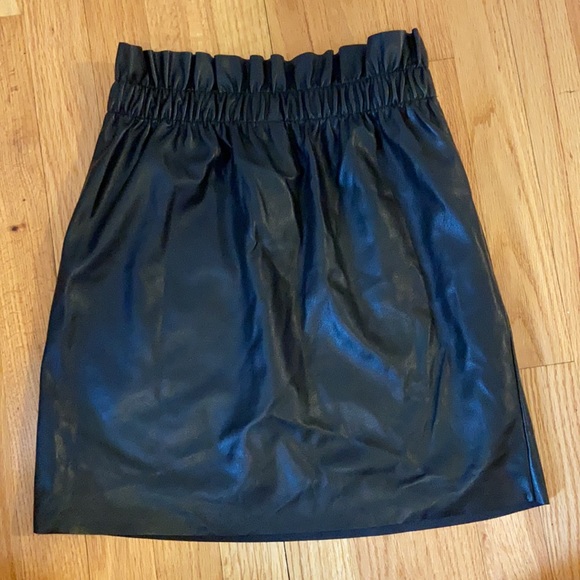 H&M || FAUX LEATHER HIGH WAIST SKIRT - Picture 2 of 3